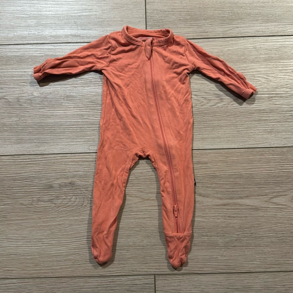 Kyte Baby footy - NB size burnt orange